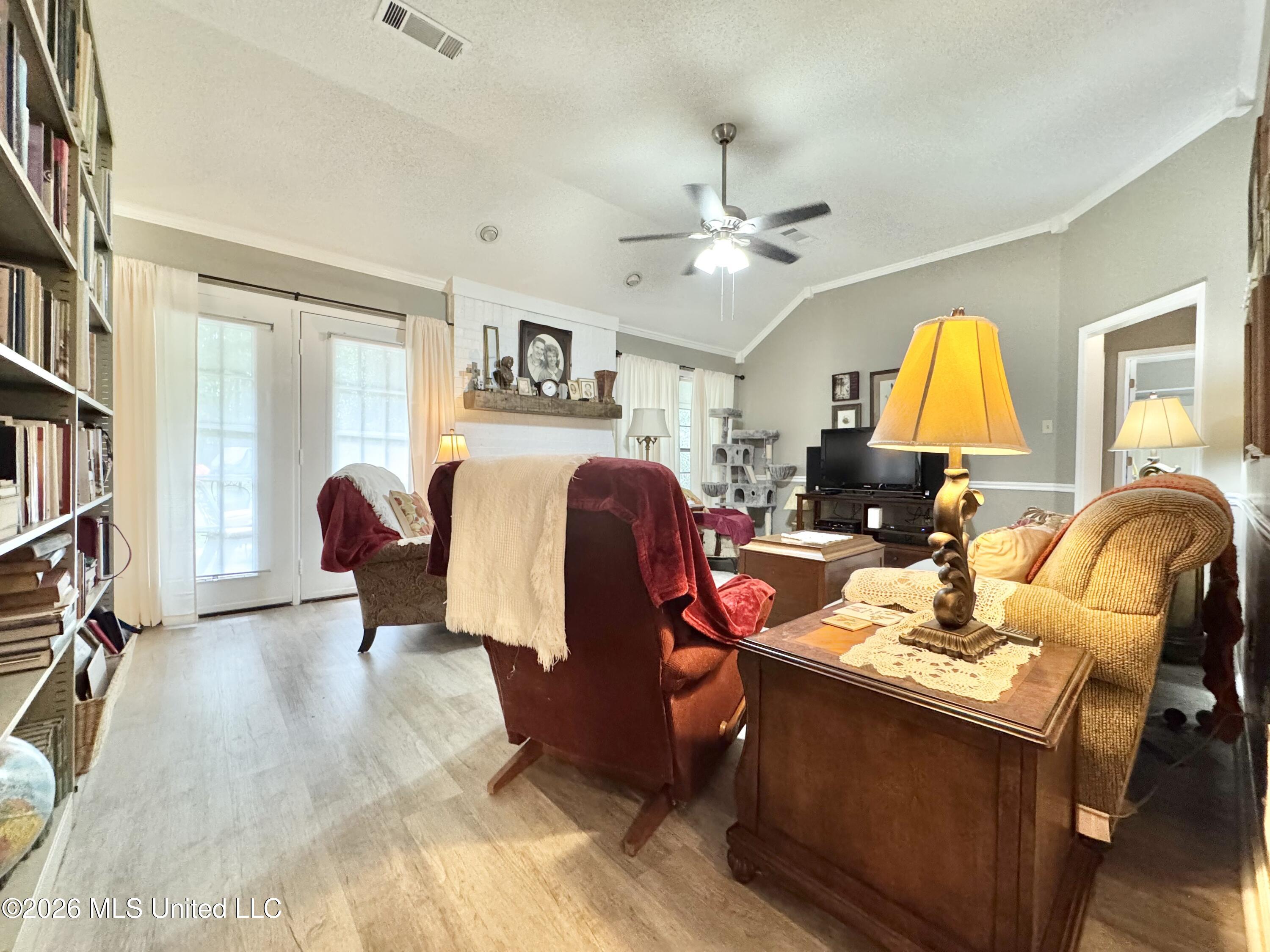 4755 Alexander Road Olive Branch, MS 38654 - Photo 5 of 32 IMG_9169