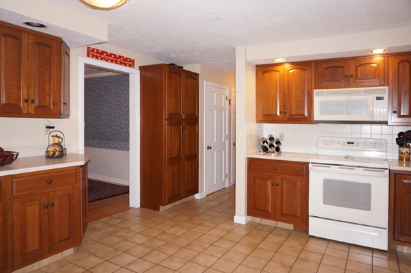 30 Willis Road Gardner, MA 01440 - Photo 4 of 29 Gallery Image 4