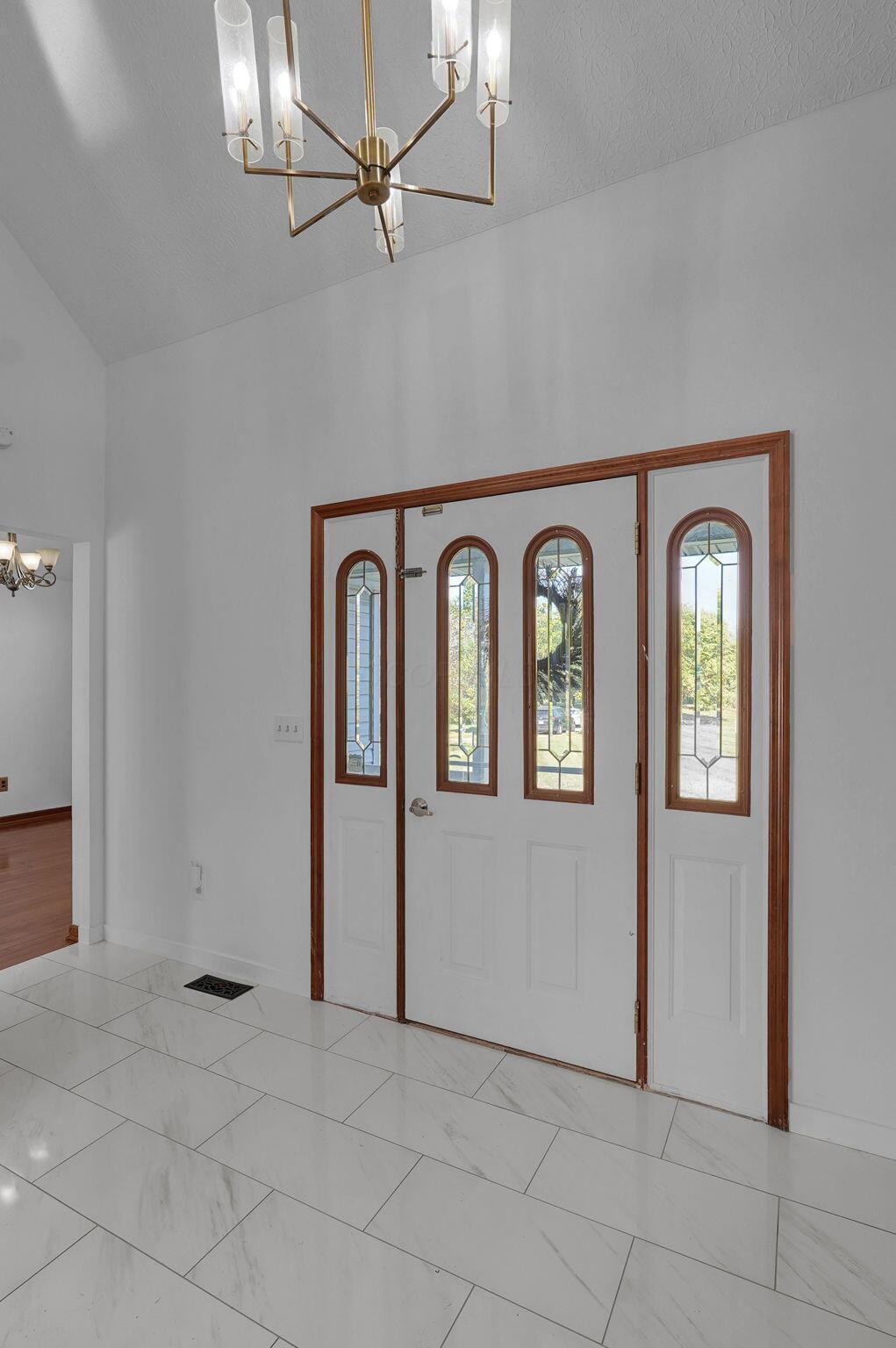 5583 Durrett Road Orient, OH 43146 - Photo 8 of 63 Foyer
