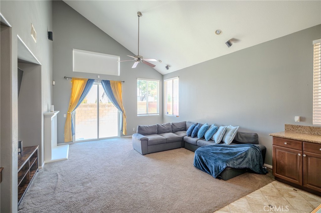 1895 Silver Drop Lane Hemet, CA 92545 - Photo 13 of 50 Family room