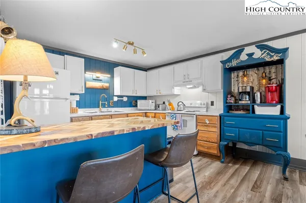 $295,000 | 220 Charter Hills Road, Unit C2, Beech Mountain, NC 28604