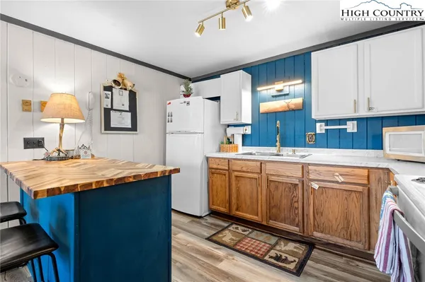 $295,000 | 220 Charter Hills Road, Unit C2, Beech Mountain, NC 28604