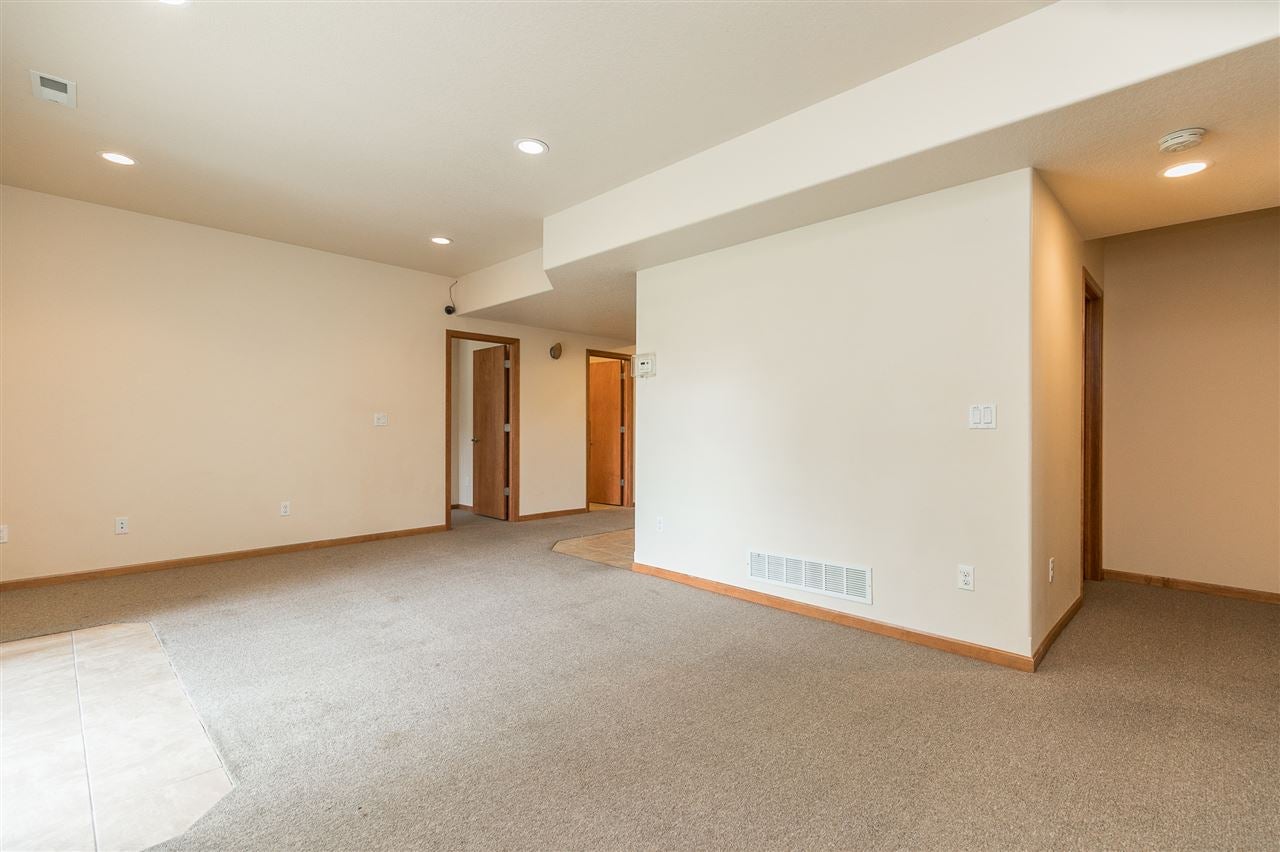 3088 Newcastle Road Marion, IA 52302 - Photo 36 of 50 Gallery Image 36