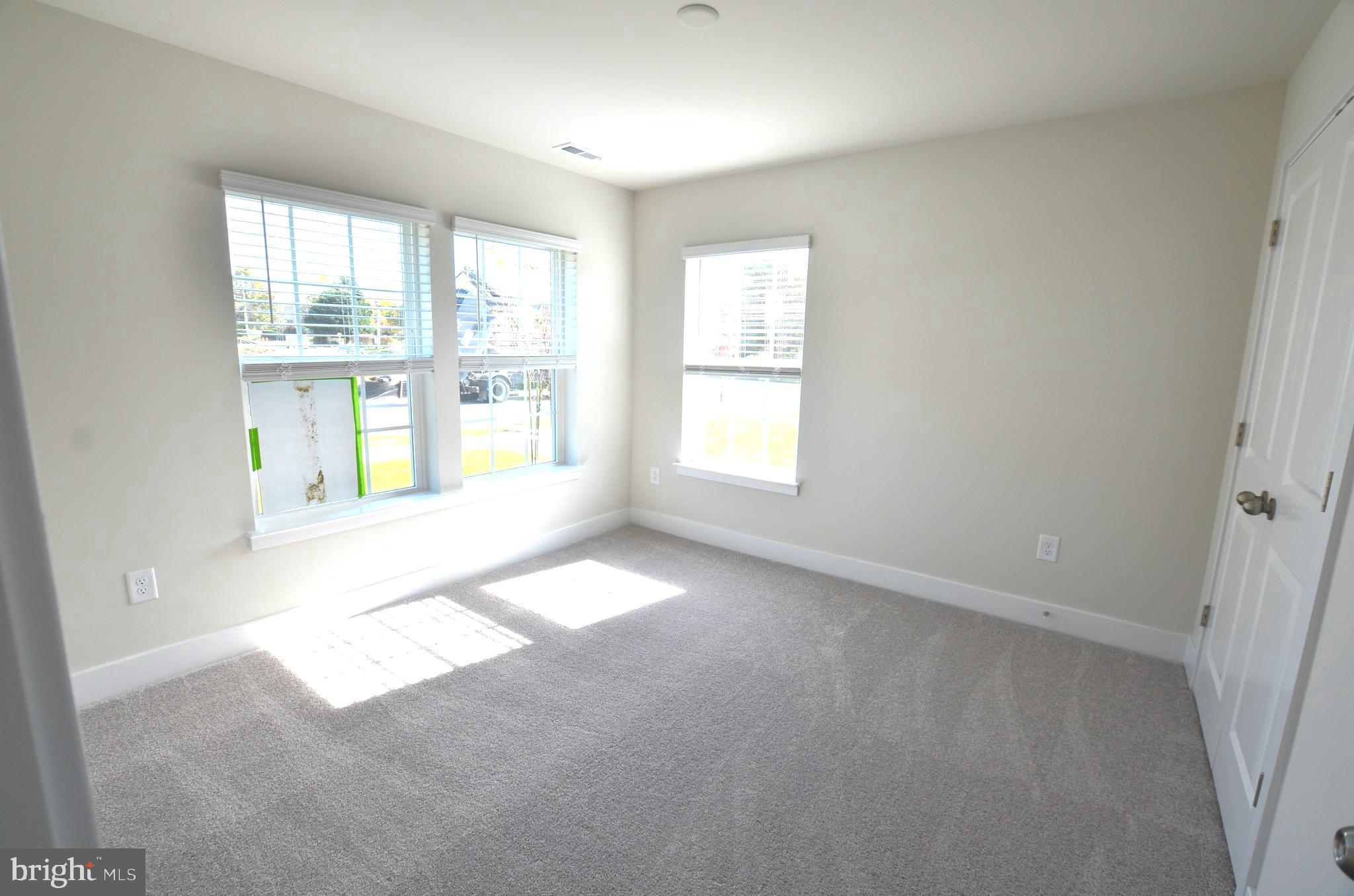 1832 Parham Way Baltimore, MD 21244 - Photo 3 of 25 a view of an empty room with a window