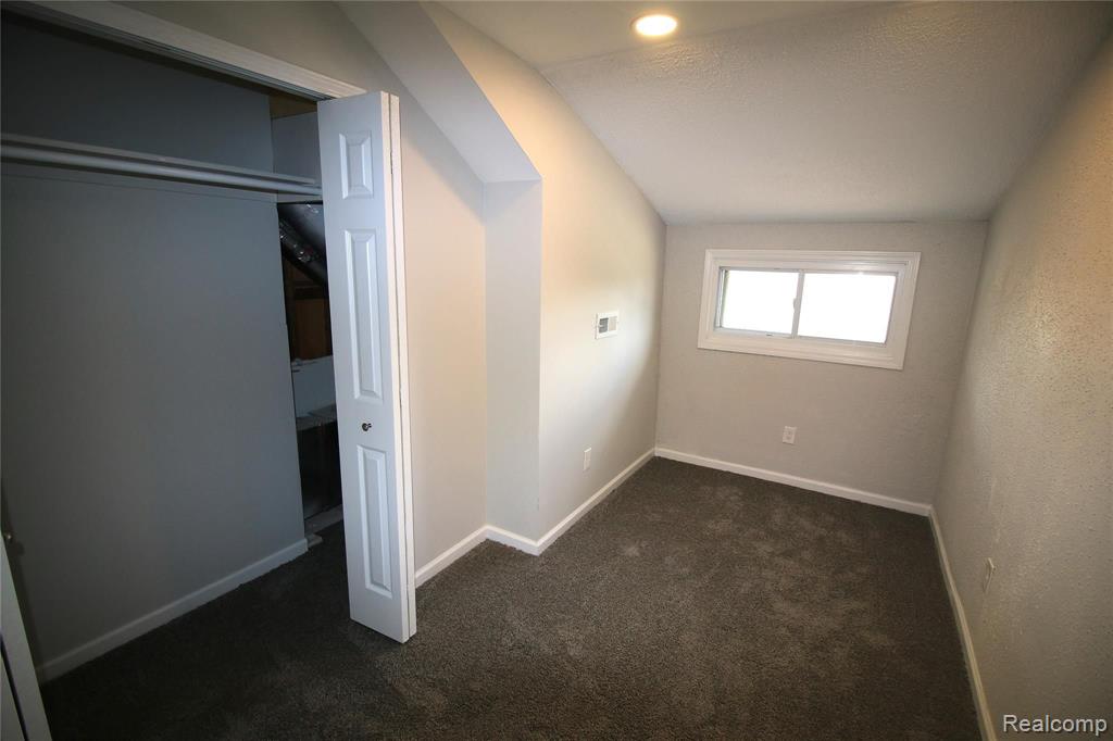 8071 Rivard Avenue Warren, MI 48089 - Photo 14 of 30