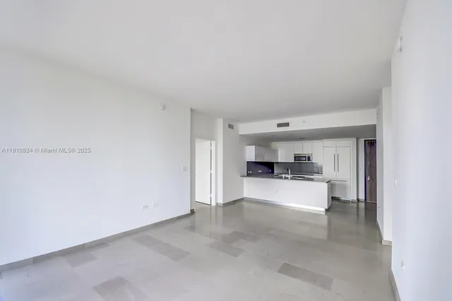 $5,900 | 88 Southwest 7th Street, Unit 1503, Miami, FL 33130