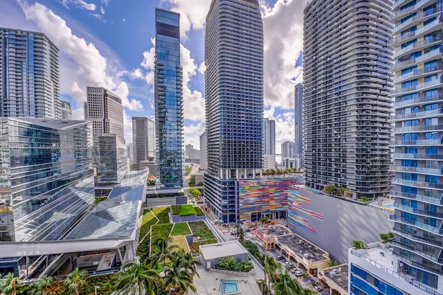 $5,900 | 88 Southwest 7th Street, Unit 1503, Miami, FL 33130