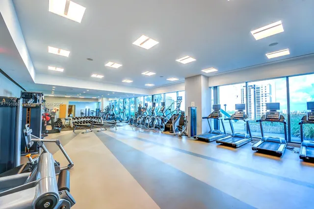 $5,900 | 88 Southwest 7th Street, Unit 1503, Miami, FL 33130