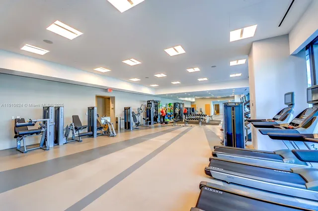 $5,900 | 88 Southwest 7th Street, Unit 1503, Miami, FL 33130