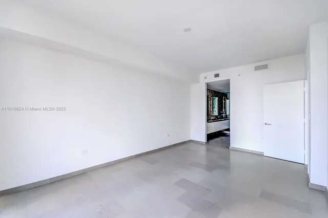 $5,900 | 88 Southwest 7th Street, Unit 1503, Miami, FL 33130