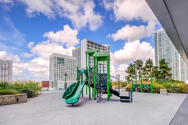 $5,900 | 88 Southwest 7th Street, Unit 1503, Miami, FL 33130