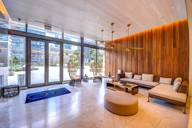 $5,900 | 88 Southwest 7th Street, Unit 1503, Miami, FL 33130