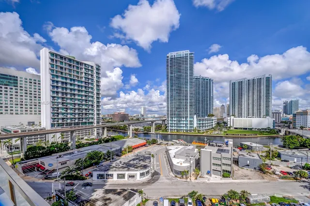 $5,900 | 88 Southwest 7th Street, Unit 1503, Miami, FL 33130