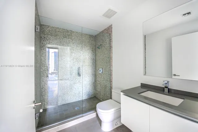 $5,900 | 88 Southwest 7th Street, Unit 1503, Miami, FL 33130