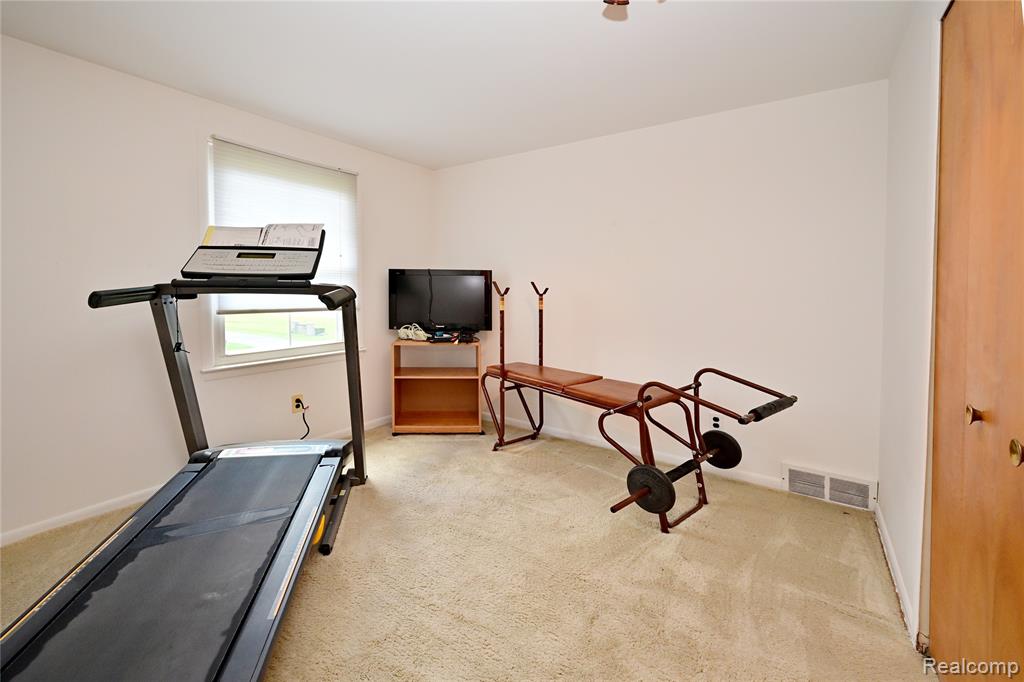 5888 Pentland Road Bloomfield Hills, MI 48301 - Photo 30 of 41