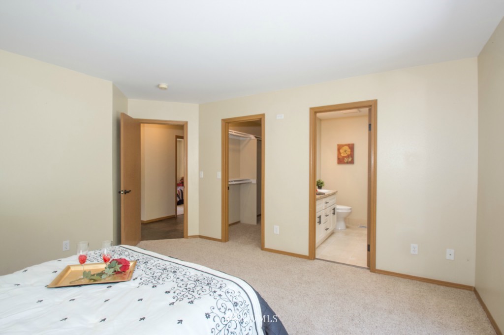4031 Stohlton Road Southeast Port Orchard, WA 98366 - Photo 12 of 25 Gallery Image 12