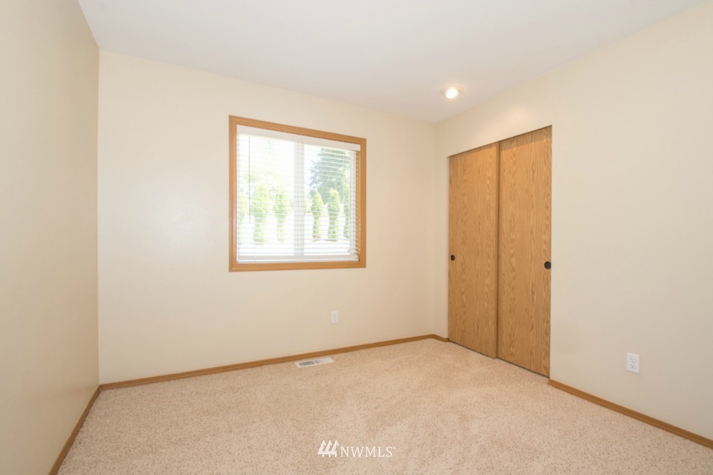4031 Stohlton Road Southeast Port Orchard, WA 98366 - Photo 15 of 25 Gallery Image 15