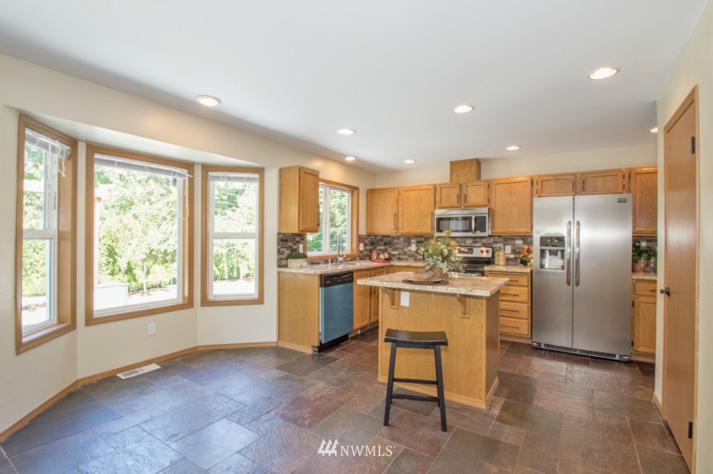 4031 Stohlton Road Southeast Port Orchard, WA 98366 - Photo 8 of 25 Gallery Image 8