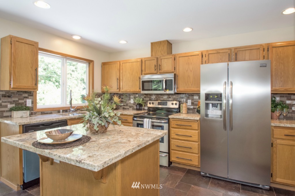 4031 Stohlton Road Southeast Port Orchard, WA 98366 - Photo 9 of 25 Gallery Image 9