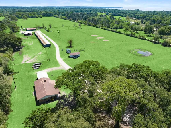 $800,000 | 4856 North Fm 356, Onalaska, TX 77360