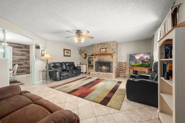 $800,000 | 4856 North Fm 356, Onalaska, TX 77360