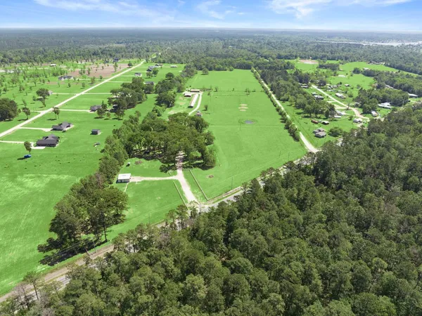 $800,000 | 4856 North Fm 356, Onalaska, TX 77360