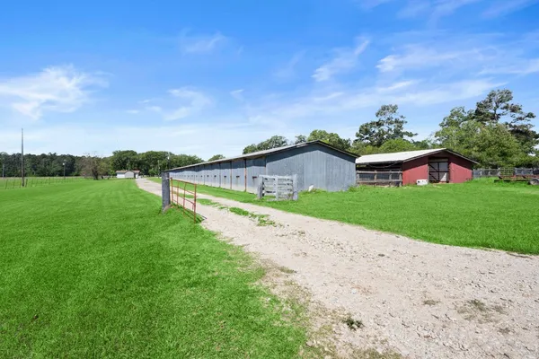 $800,000 | 4856 North Fm 356, Onalaska, TX 77360