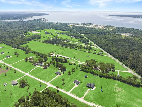 $800,000 | 4856 North Fm 356, Onalaska, TX 77360