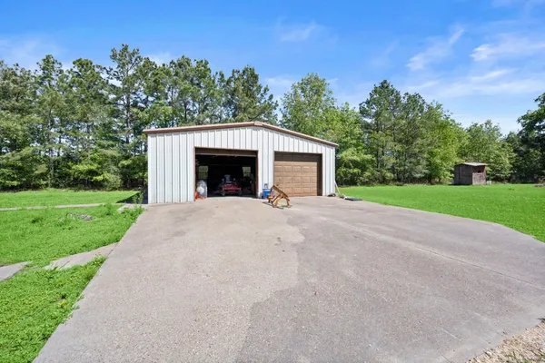 $800,000 | 4856 North Fm 356, Onalaska, TX 77360