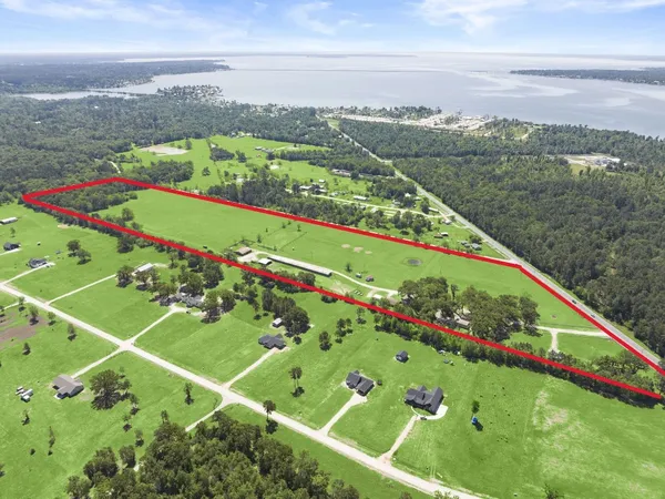 $800,000 | 4856 North Fm 356, Onalaska, TX 77360