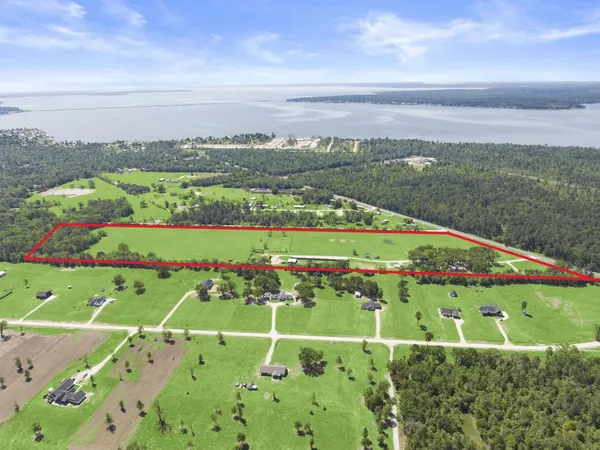 $800,000 | 4856 North Fm 356, Onalaska, TX 77360