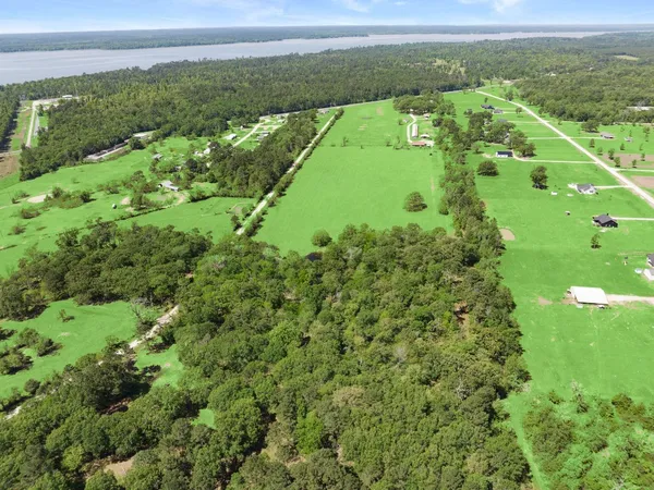 $800,000 | 4856 North Fm 356, Onalaska, TX 77360