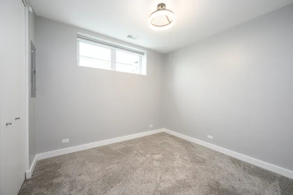 $4,300 | 4412 West Waveland Avenue, Chicago, IL 60641