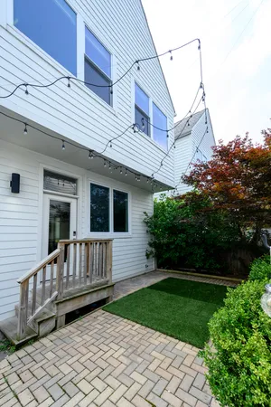 $4,300 | 4412 West Waveland Avenue, Chicago, IL 60641