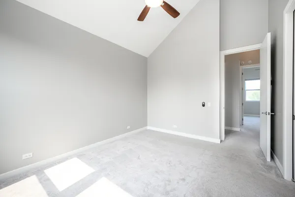 $4,300 | 4412 West Waveland Avenue, Chicago, IL 60641