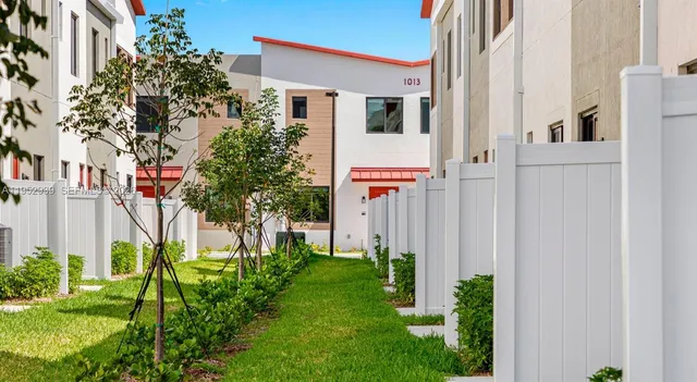 a view of a back yard of the house