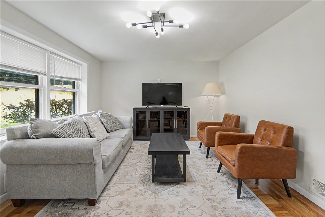 162 Larchmont Road Warwick, RI 02886 - Photo 7 of 36