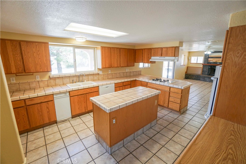 18633 Kamana Road Apple Valley, CA 92307 - Photo 15 of 50