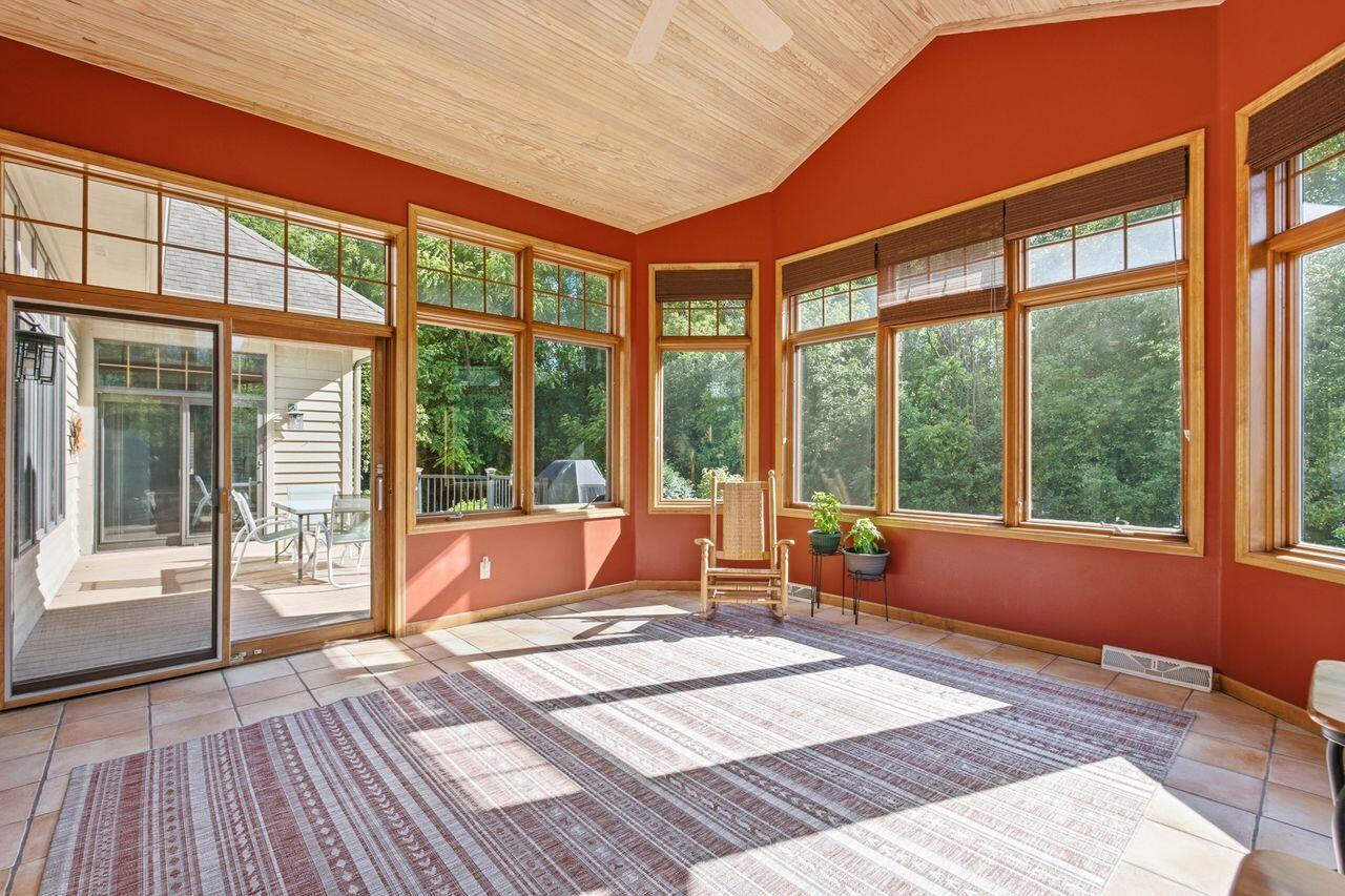 W291S5279 Ridgefield Road Genesee, WI 53189 - Photo 17 of 41 Sunroom