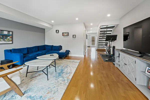 $5,000 | 1644 North Mohawk Street, Unit B, Chicago, IL 60614