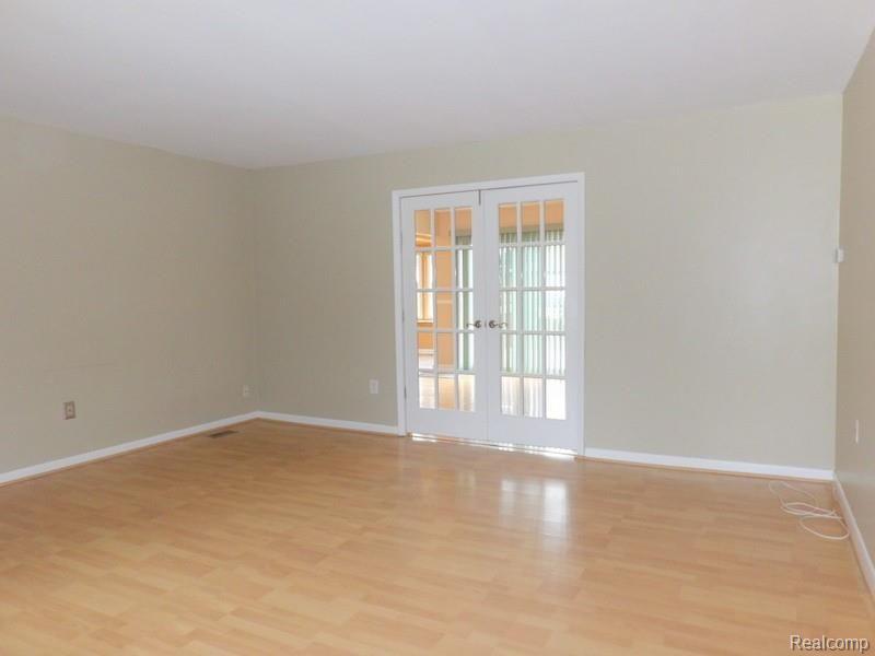 22226 Derby Road Woodhaven, MI 48183 - Photo 14 of 41