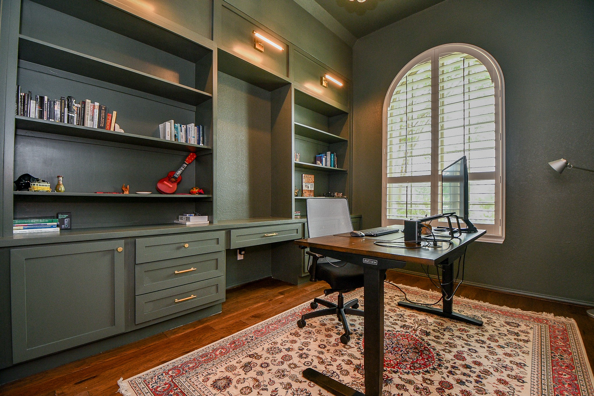4523 Juniper Ridge Lane Manvel, TX 77578 - Photo 13 of 38 a view of a workspace with furniture