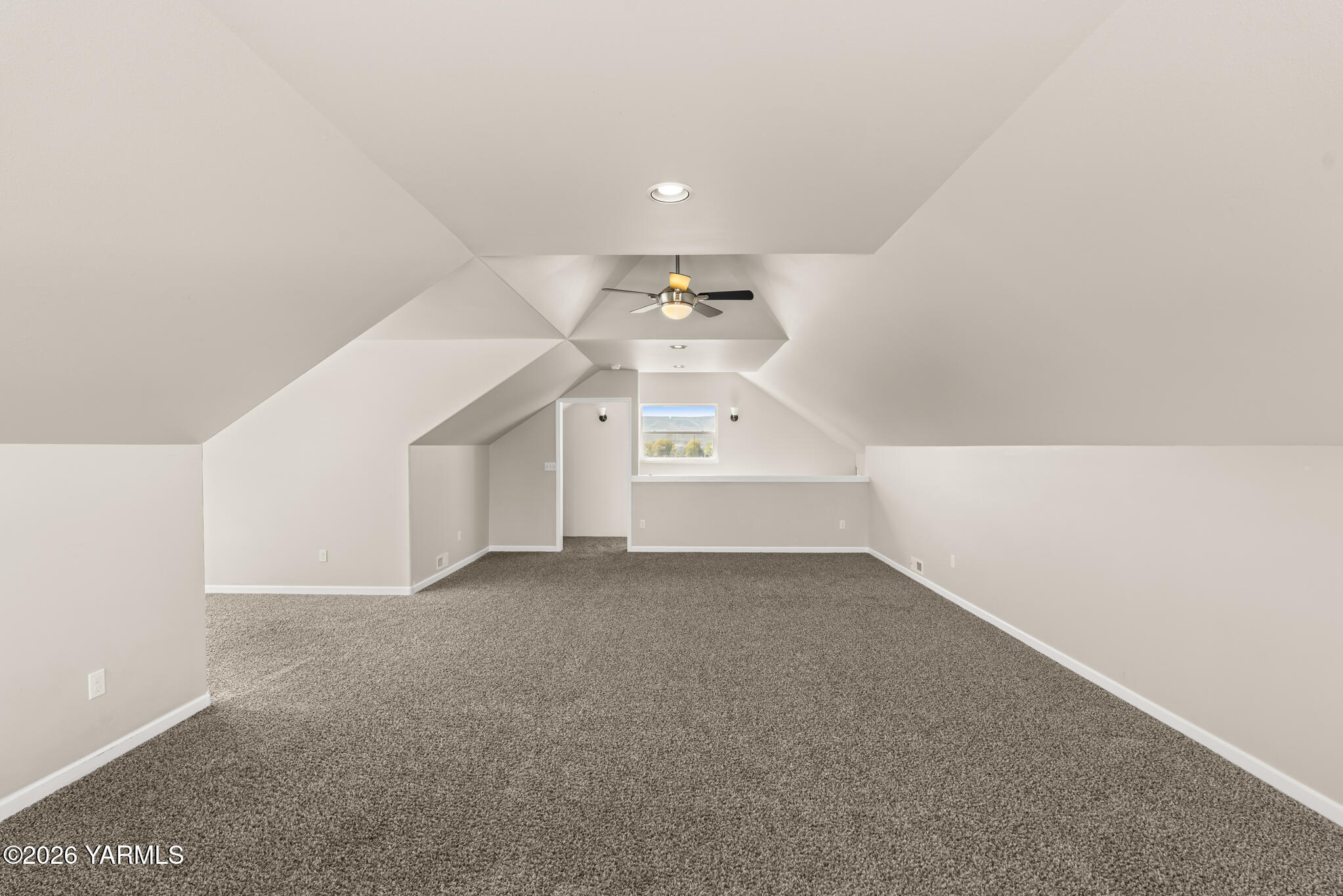 11625 Missimer Road Prosser, WA 99350 - Photo 37 of 40 a view of an empty room