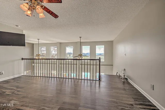 $435,000 | 395 Lakeshore Road, Bluff City, TN 37618