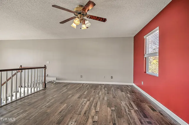 $435,000 | 395 Lakeshore Road, Bluff City, TN 37618