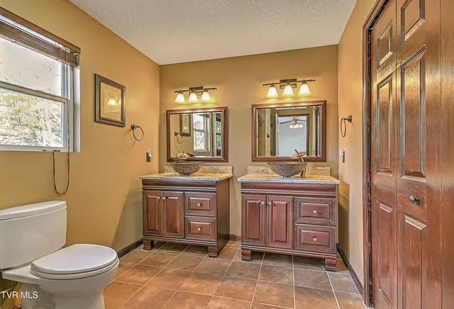 $435,000 | 395 Lakeshore Road, Bluff City, TN 37618