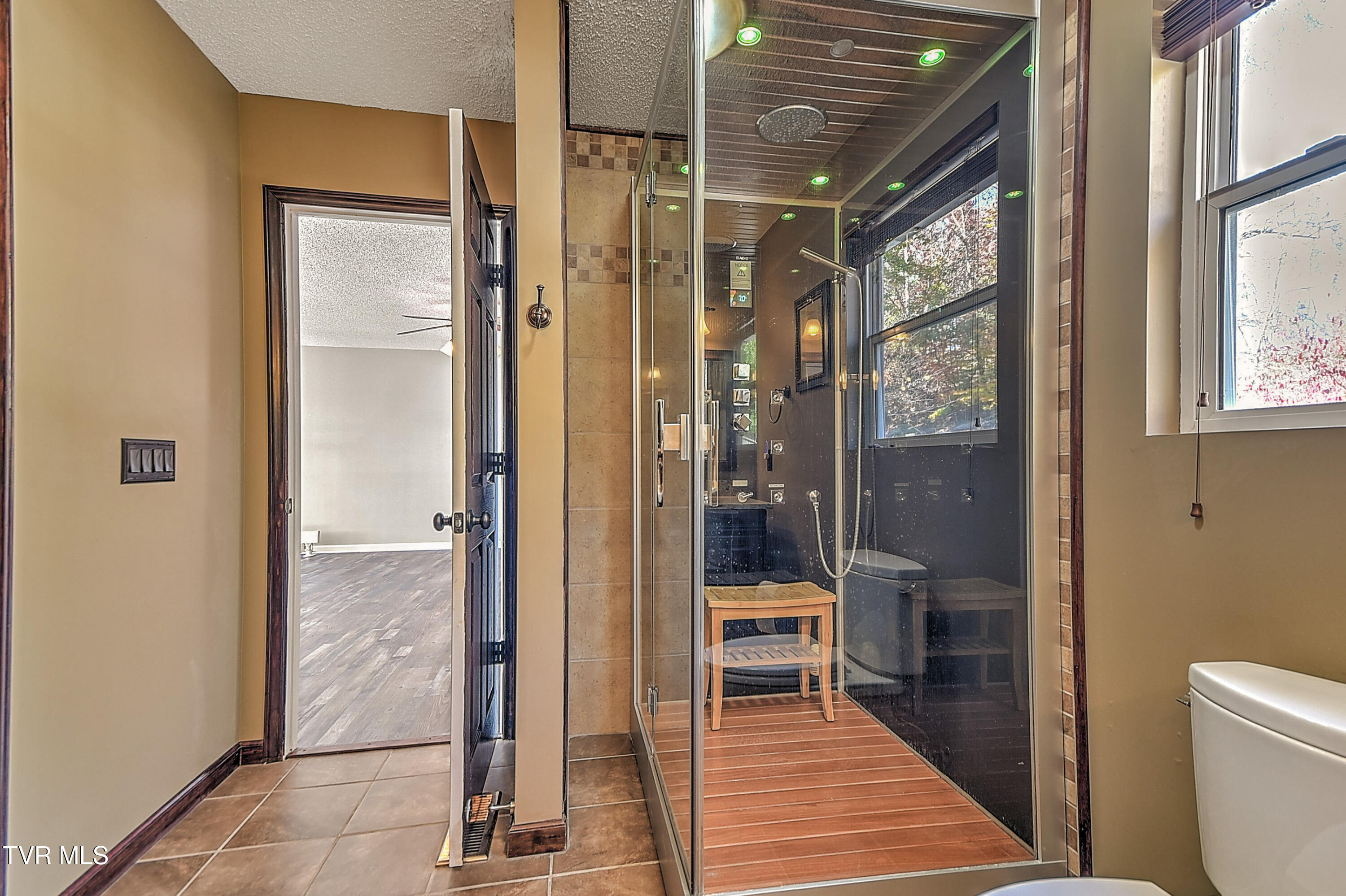 395 Lakeshore Road Bluff City, TN 37618 - Photo 16 of 40 395 Lakeshore JF-24