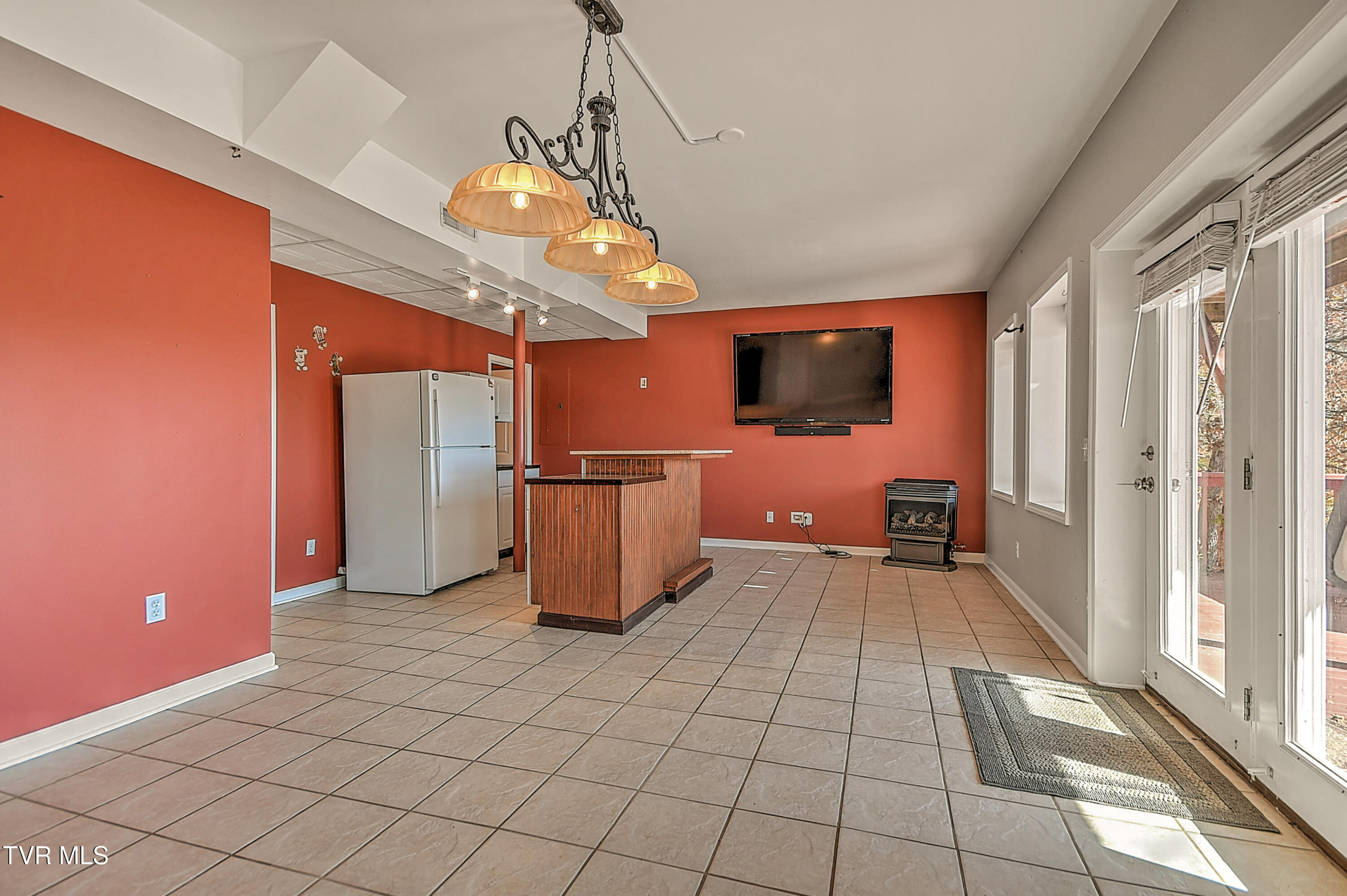 395 Lakeshore Road Bluff City, TN 37618 - Photo 17 of 40 395 Lakeshore JF-25