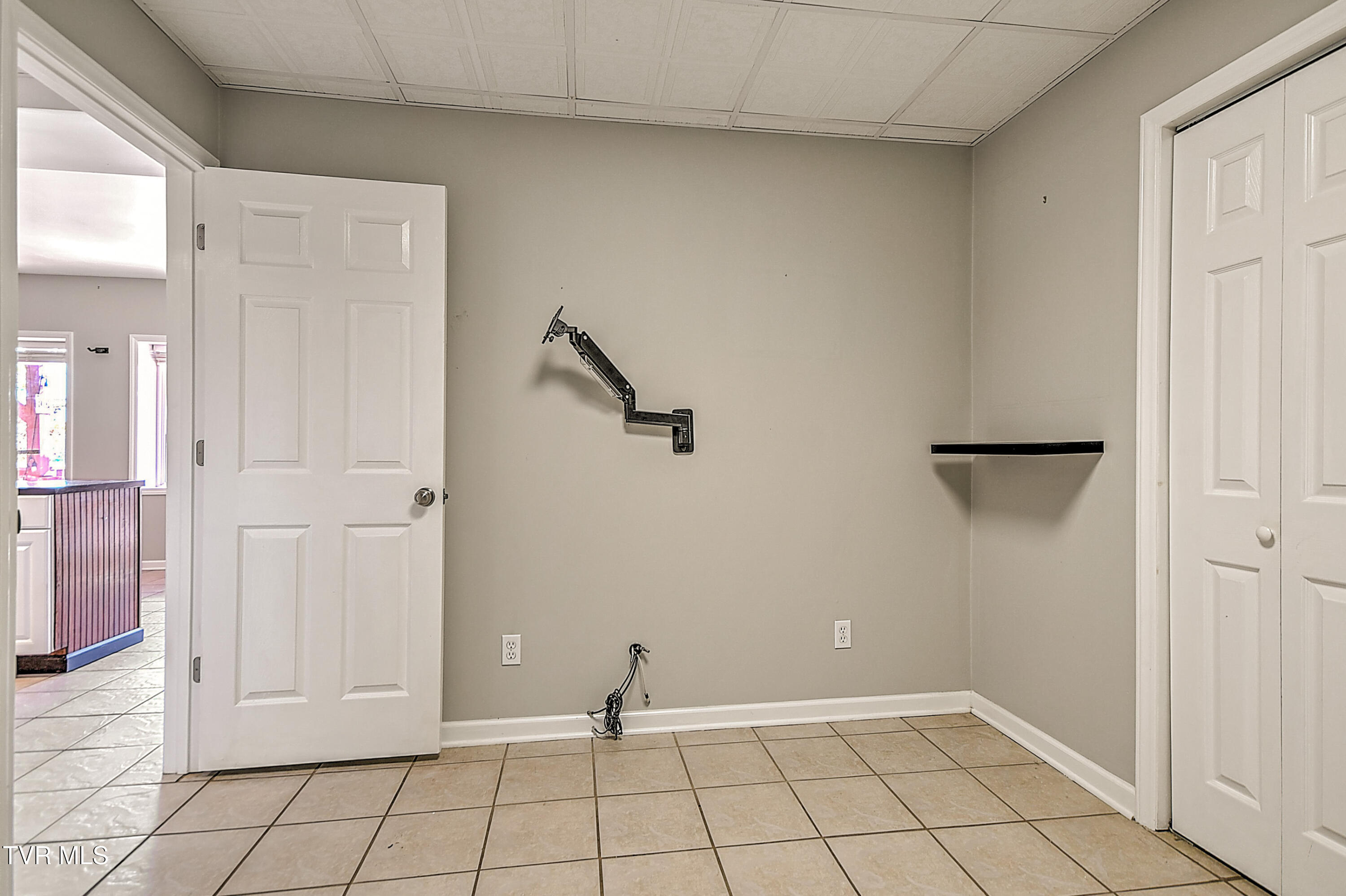 395 Lakeshore Road Bluff City, TN 37618 - Photo 20 of 40 395 Lakeshore JF-35