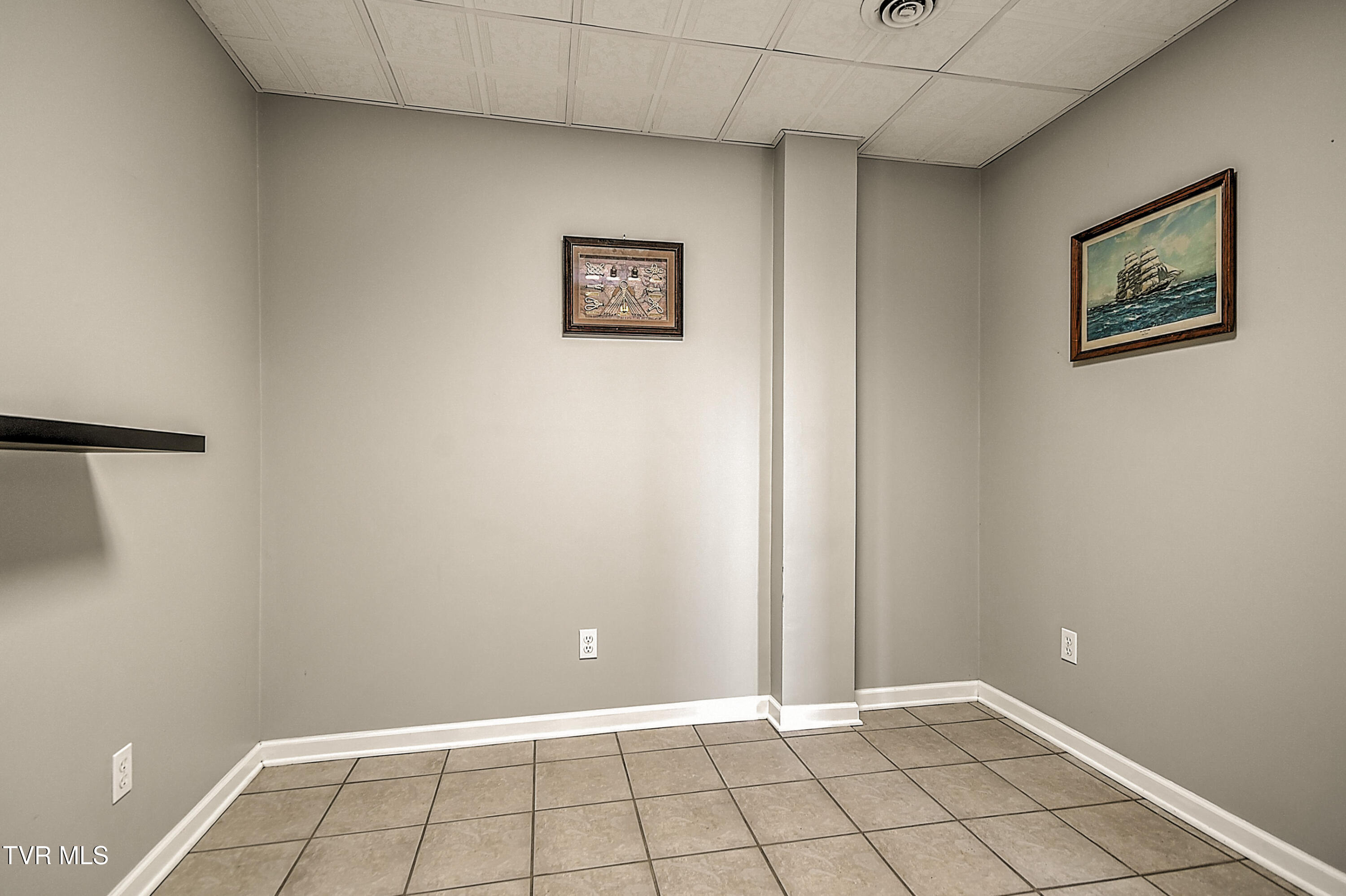 395 Lakeshore Road Bluff City, TN 37618 - Photo 21 of 40 395 Lakeshore JF-36